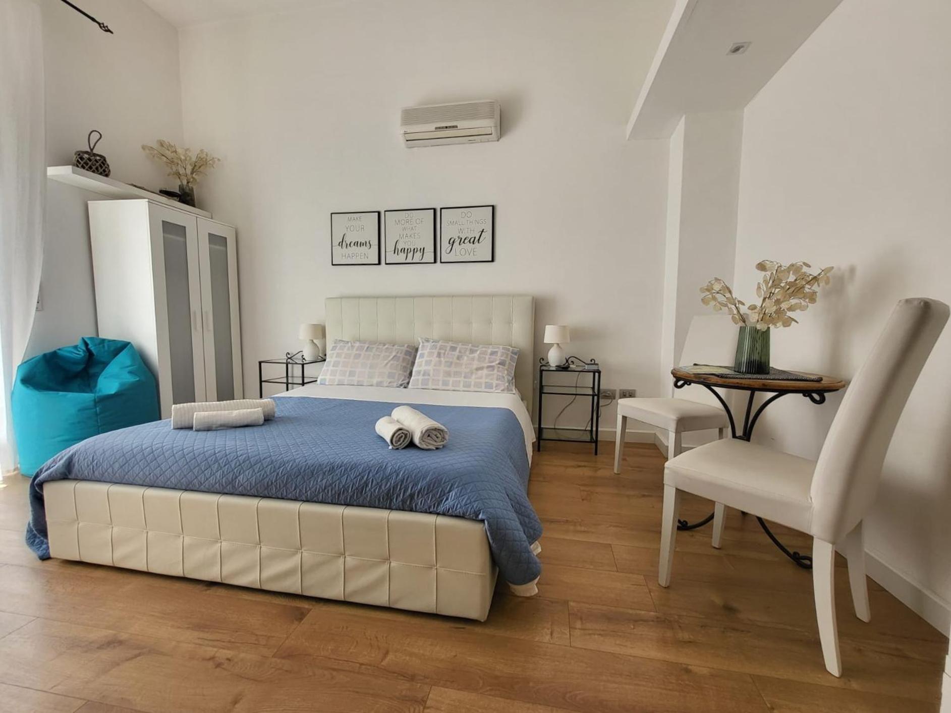 Living Cagliari Bed & Breakfast Dış mekan fotoğraf